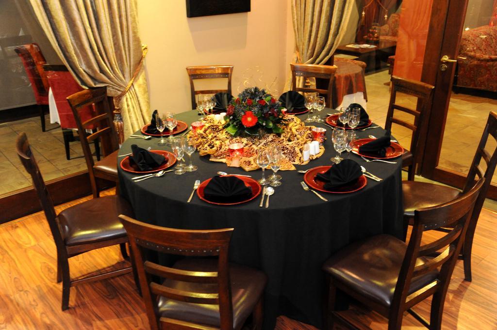 Anta Boga Hotel Bloemfontein Ngoại thất bức ảnh